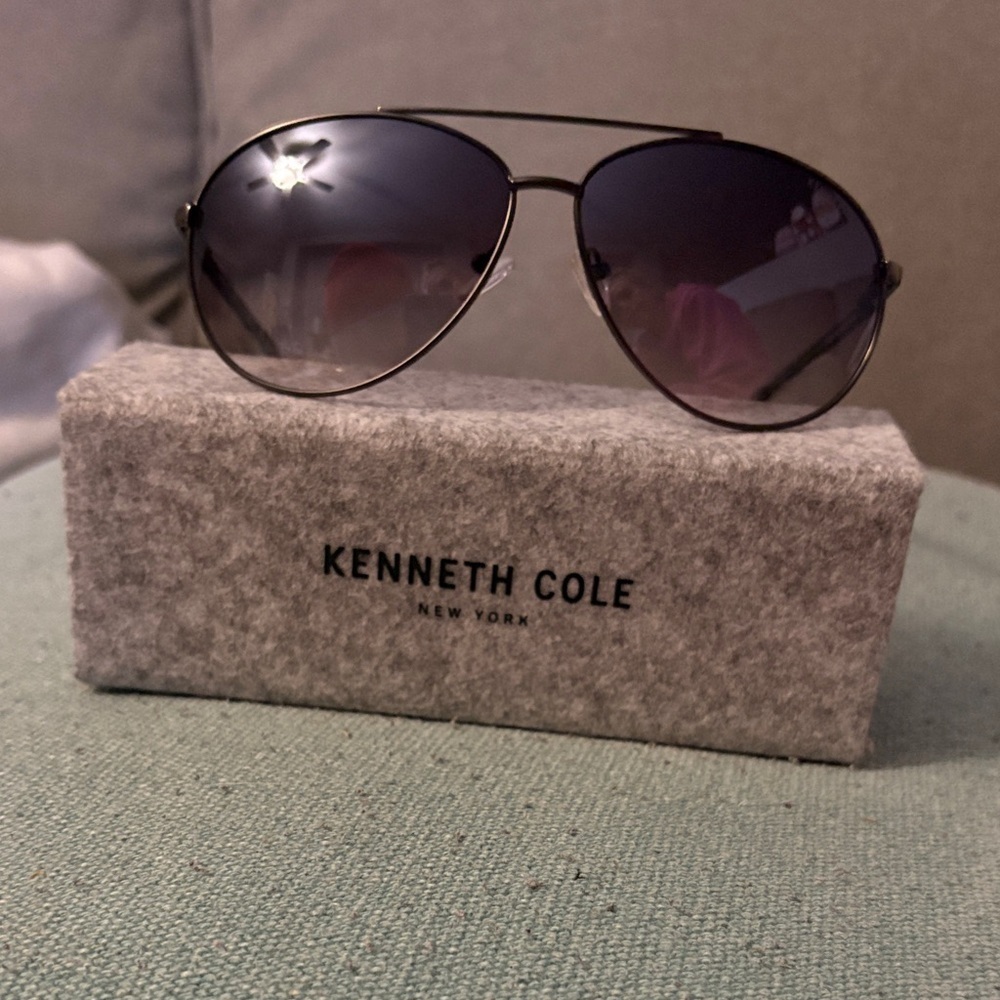 Kenneth Cole Black/ Dark Gray Aviator Gradient Shades